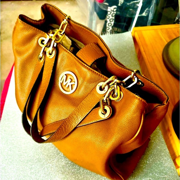 COPY - “. Michael Kors”  Authentic Shoulder Large Bag - Picture 2 of 16